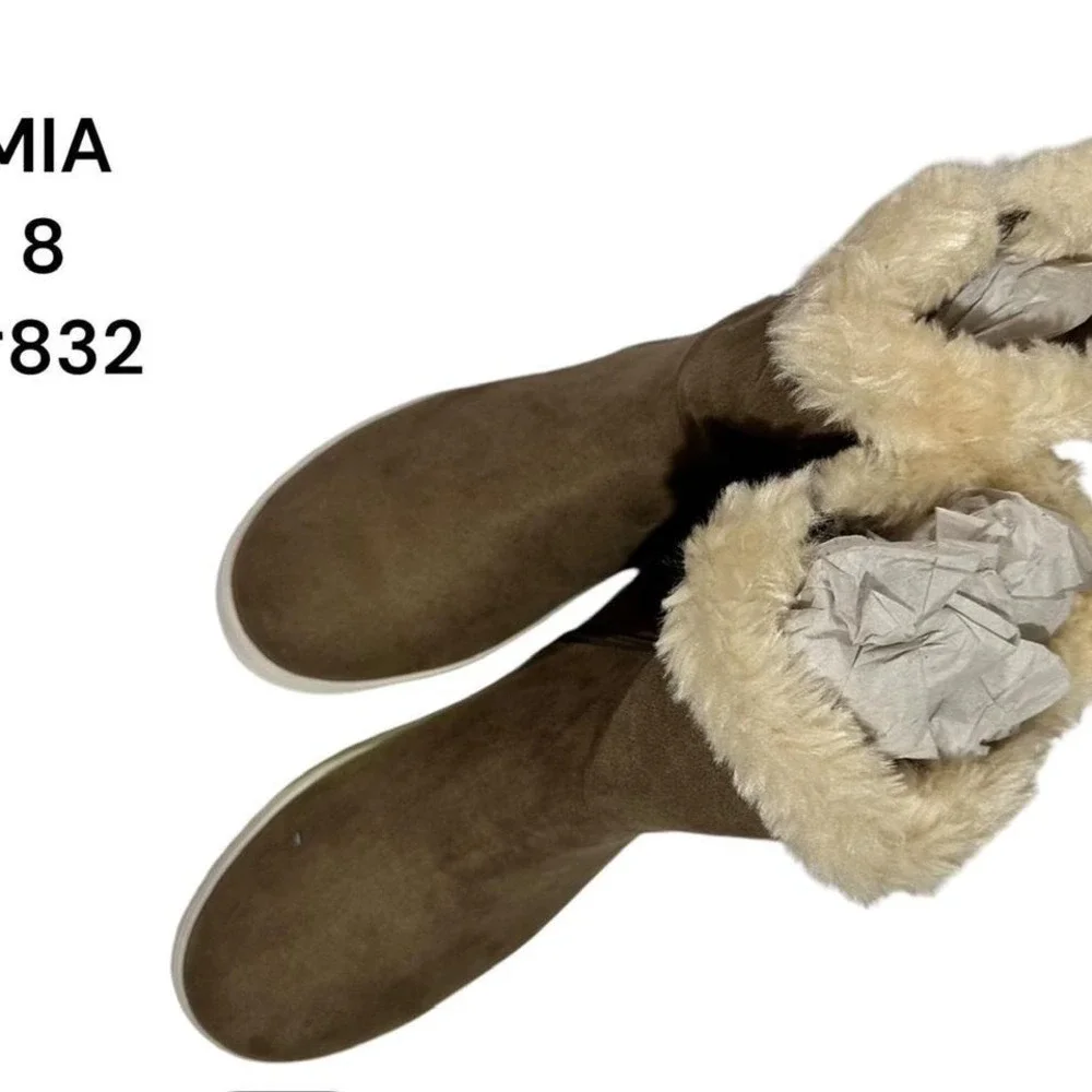 New MIA Suede Wedge Boots W/Fur Trim Size 8‎